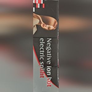 Negative ion hair straightener